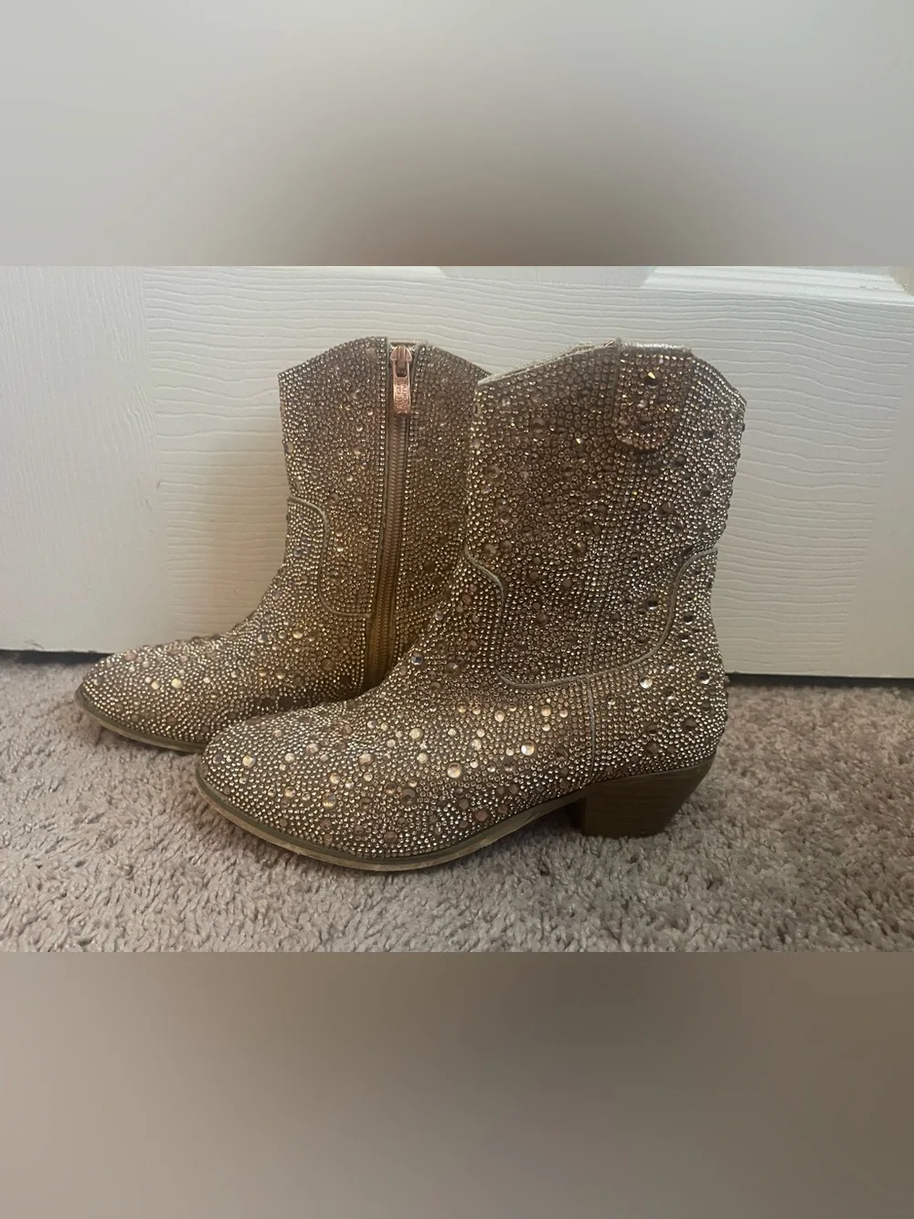 Badgley Mischka Girls size 1 Crystal-Embellished Ankle Boots in Rose Gold
